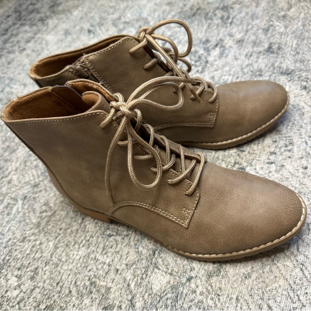 🆕 Eurosoft Winterbury Lace Up Bootie Size 7